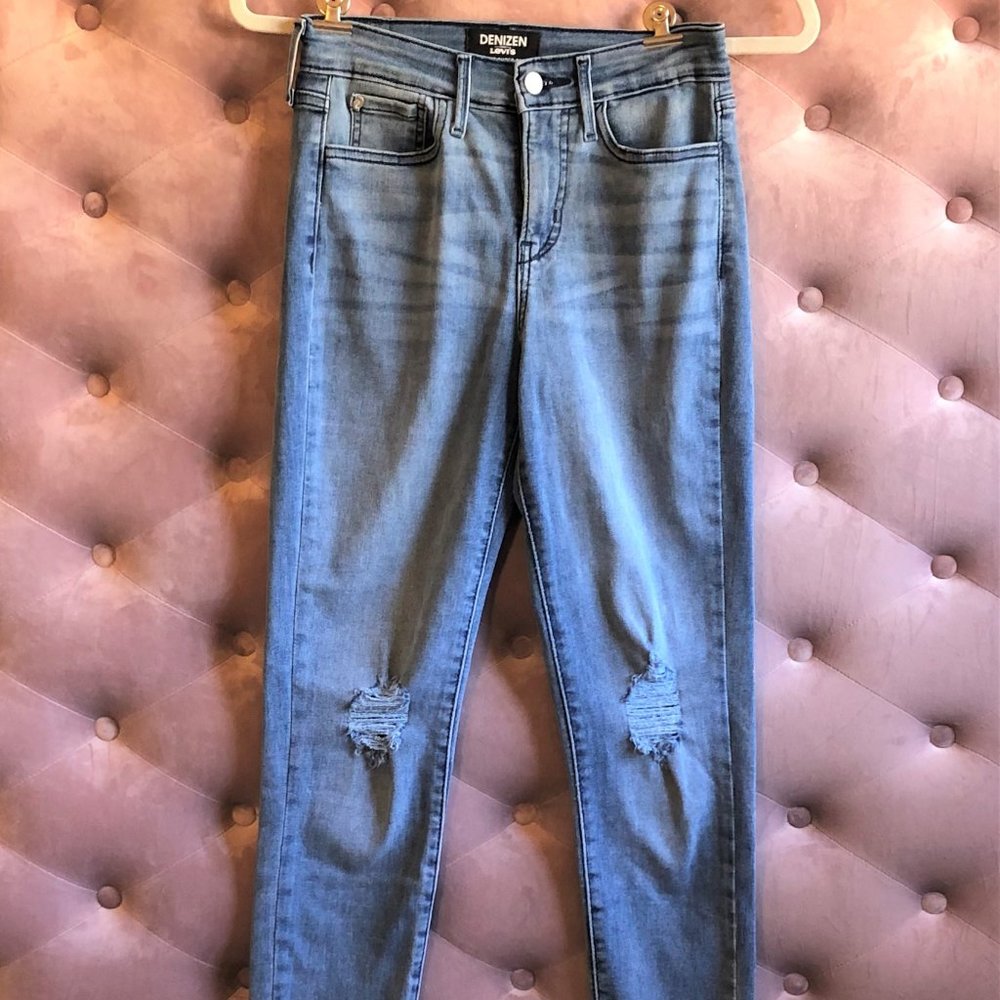NWOT Denizen  Levi’s High Rise Super Skinny Jeans